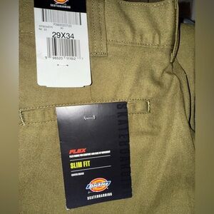 Men’s Dickies Skateboarding pant in loose fit khaki color